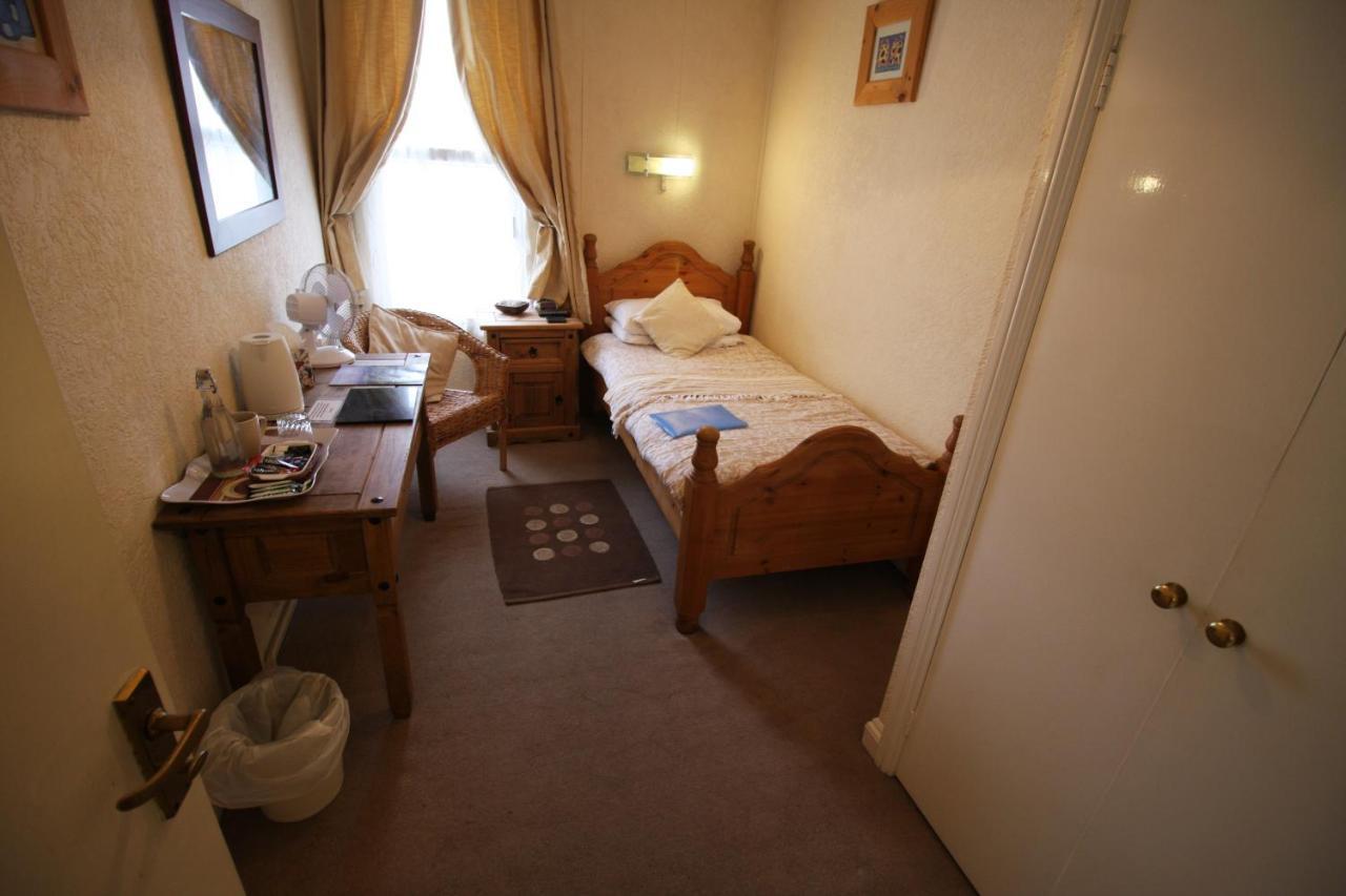 The Lodge Swindon Esterno foto